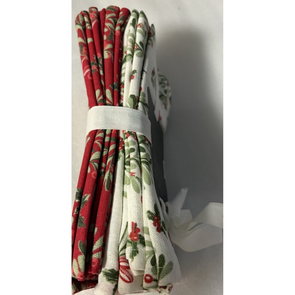 Tahari Home Christmas Napkins Set of 8 18x18 Cotton Mistletoe Holly Red NWT - Picture 5 of 7